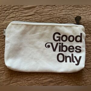 Sun Bum White Pouch with 'Good Vibes Only' Print